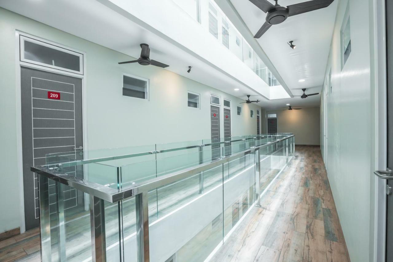 Super Oyo 1487 Residence Khoe Jakarta Exterior foto